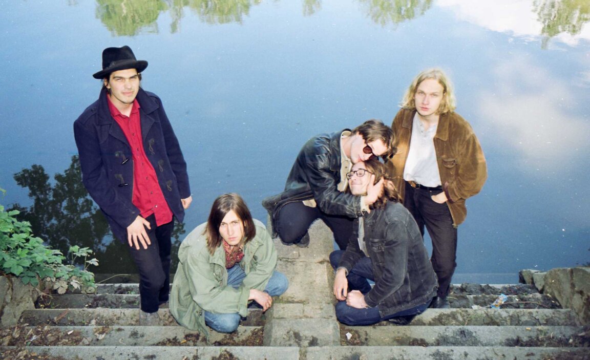 Blue Chesterfield & Urbantramp